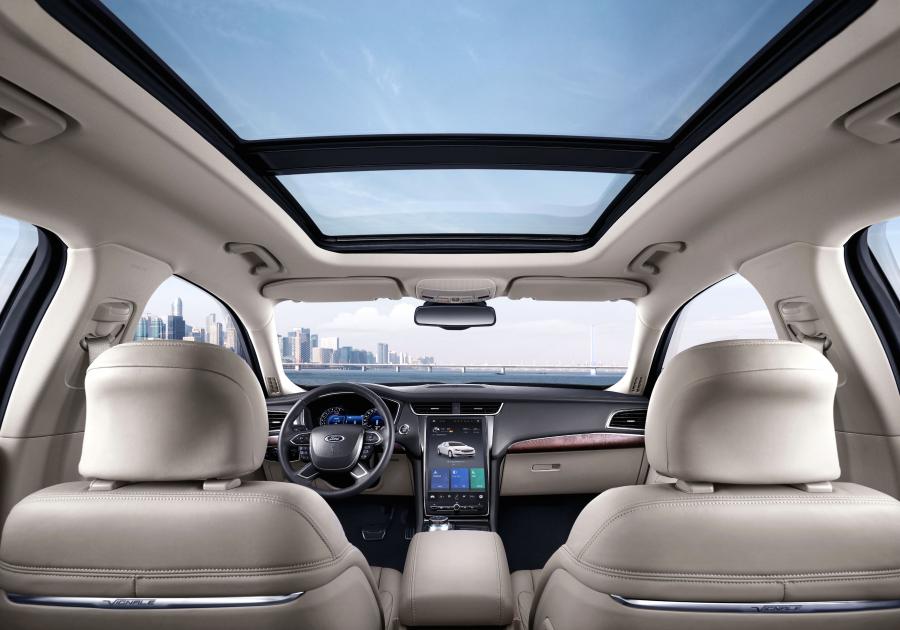 Интерьер Ford Taurus Vignale 2019 года  (CN) (фото 10 из 14)